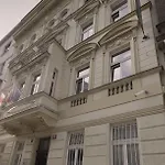 Downtown Kodanska מלון דירות 4*