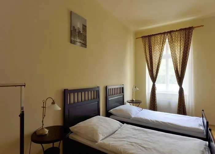 Downtown Kodanska מלון דירות פראג