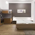Downtown Kodanska Aparthotel Praga
