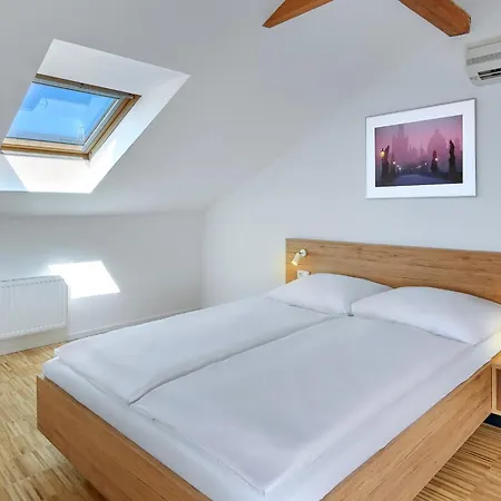 Downtown Kodanska 4* Prag