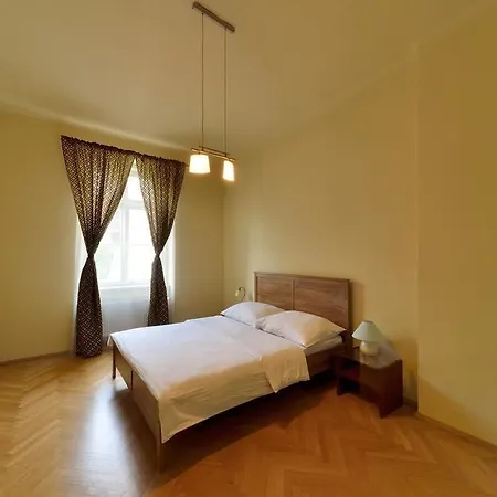 داون تاون سويتس كودانسكا 4*